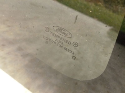 1998 Ford Expedition XLT - Cargo Area Quarter Panel Window Glass Rear Left3